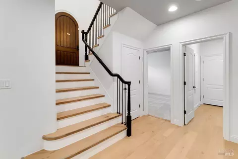 Entry Way - 5229 Sunridge Dr, Fairfield, CA 94534 photo 5 of 8
