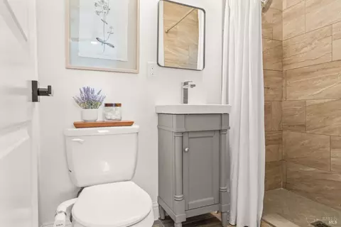 Bath - 3011 Tennessee St, Vallejo, CA 94591 photo 3 of 4