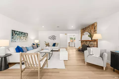 Living - 3011 Tennessee St, Vallejo, CA 94591 photo 4 of 4