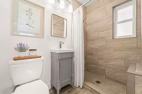 Bath - 3011 Tennessee St, Vallejo, CA 94591 photo 2 of 4