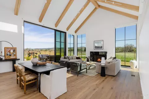 2998 W Dry Creek Rd, Healdsburg, CA 95448