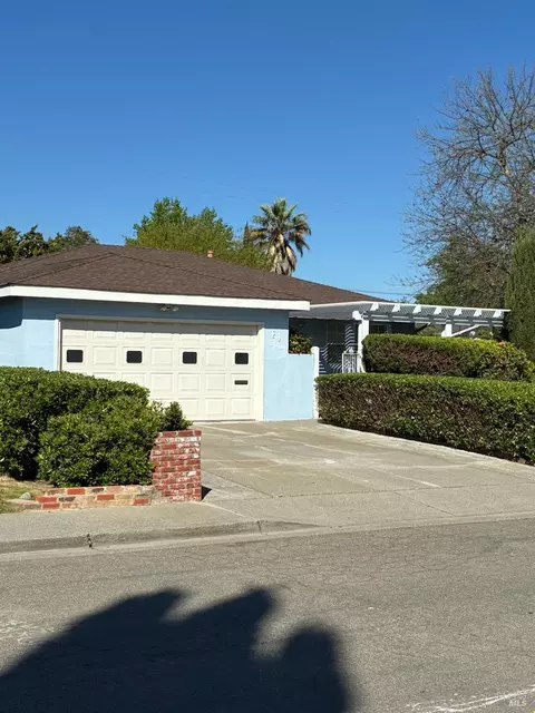 300 Begonia Blvd, Fairfield, CA 94533