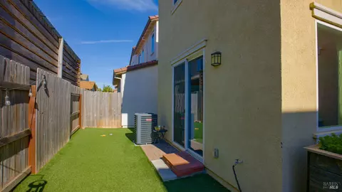 Exterior - 2382 Sheldon Dr, Fairfield, CA 94533 photo 4 of 8