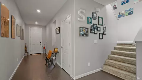 Entry Way - 2382 Sheldon Dr, Fairfield, CA 94533 photo 4 of 8