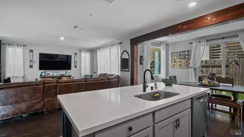 Entry Way - 2382 Sheldon Dr, Fairfield, CA 94533 photo 6 of 8