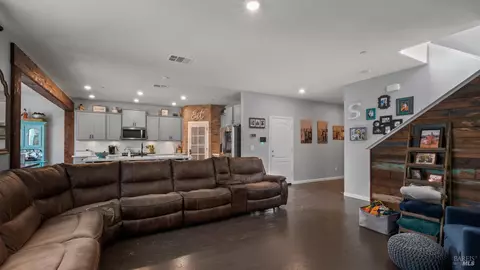 Entry Way - 2382 Sheldon Dr, Fairfield, CA 94533 photo 5 of 8
