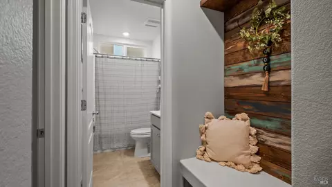 Entry Way - 2382 Sheldon Dr, Fairfield, CA 94533 photo 3 of 8