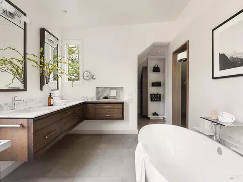Bath - 8 Laurel St, Mill Valley, CA 94941 photo 2 of 3