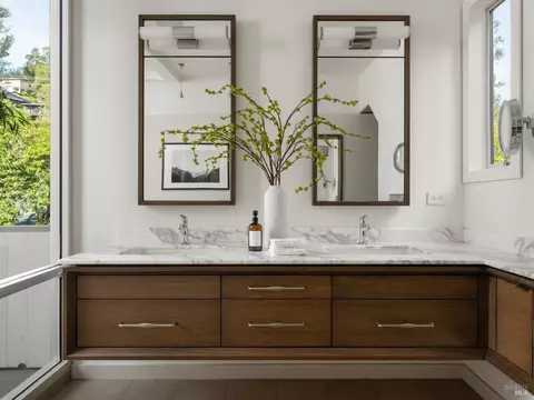 Bath - 8 Laurel St, Mill Valley, CA 94941 photo 1 of 3