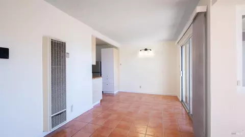 Dining - 355 Parkview Ter #B7, Vallejo, CA 94589 photo 1 of 2