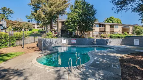 Exterior - 355 Parkview Ter #B7, Vallejo, CA 94589 photo 2 of 2