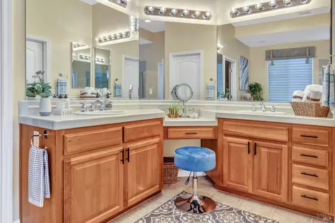 Bath - 2722 Washburn Ct, Vallejo, CA 94591 photo 4 of 8