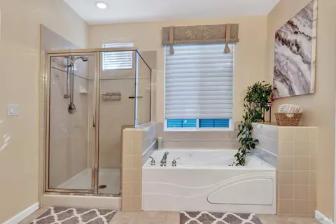 Bath - 2722 Washburn Ct, Vallejo, CA 94591 photo 5 of 8