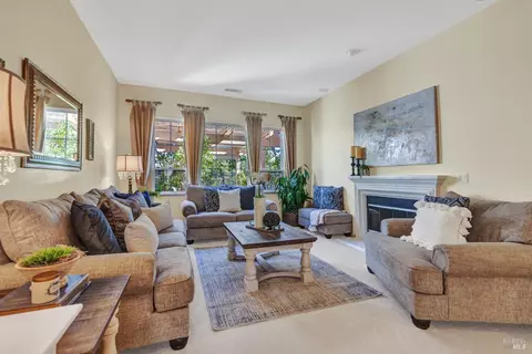 Living - 2722 Washburn Ct, Vallejo, CA 94591 photo 2 of 7