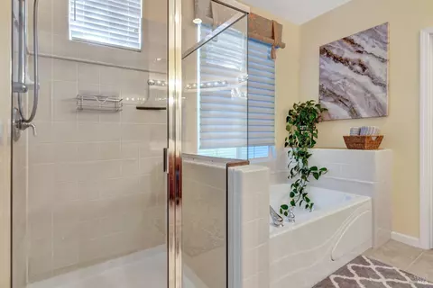 Bath - 2722 Washburn Ct, Vallejo, CA 94591 photo 3 of 8