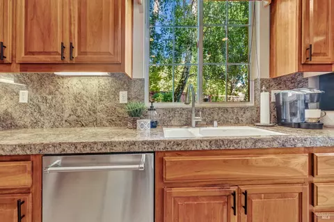 Kitchen - 2722 Washburn Ct, Vallejo, CA 94591 photo 6 of 9