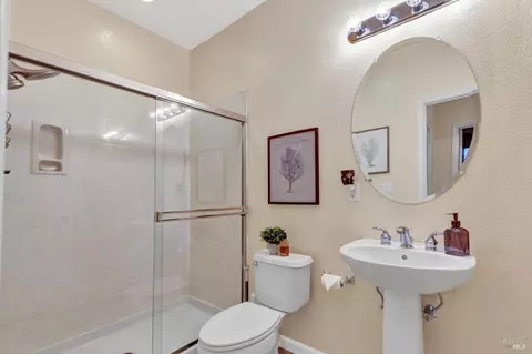 Bath - 2722 Washburn Ct, Vallejo, CA 94591 photo 1 of 8