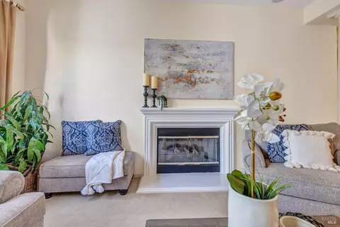 Living - 2722 Washburn Ct, Vallejo, CA 94591 photo 6 of 7