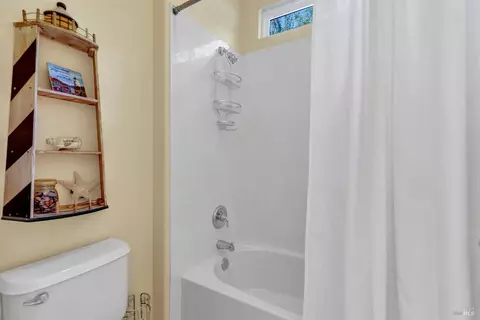 Bath - 2722 Washburn Ct, Vallejo, CA 94591 photo 8 of 8