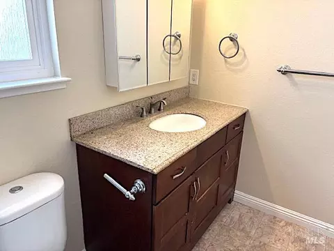 Bath - 8312 Windmill Farms Dr, Cotati, CA 94931 photo 2 of 3