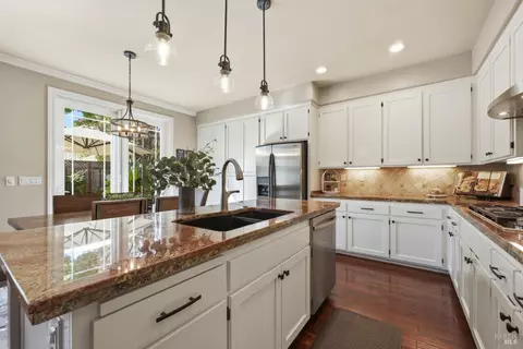 Kitchen - 1384 Birdie Dr, Windsor, CA 95492 photo 3 of 5