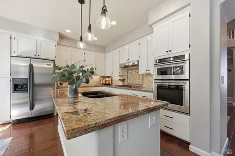 Kitchen - 1384 Birdie Dr, Windsor, CA 95492 photo 4 of 5