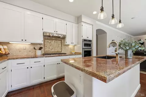 Kitchen - 1384 Birdie Dr, Windsor, CA 95492 photo 5 of 5