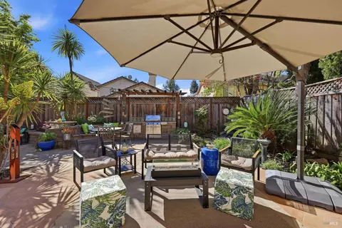Exterior - 1384 Birdie Dr, Windsor, CA 95492 photo 31 of 33