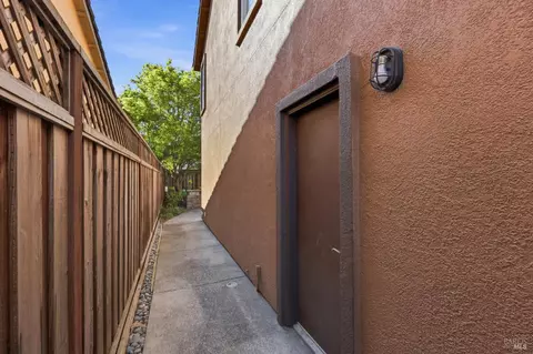 Exterior - 1384 Birdie Dr, Windsor, CA 95492 photo 33 of 33