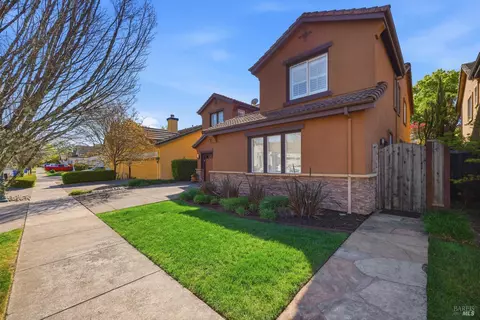 Exterior - 1384 Birdie Dr, Windsor, CA 95492 photo 6 of 33
