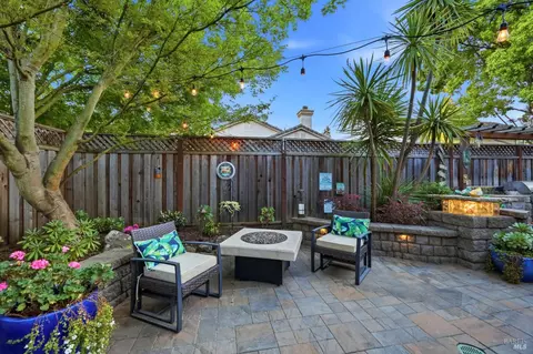 Exterior - 1384 Birdie Dr, Windsor, CA 95492 photo 10 of 33
