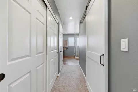 Entry Way - 1384 Birdie Dr, Windsor, CA 95492 photo 5 of 6