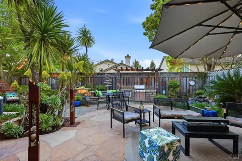 Exterior - 1384 Birdie Dr, Windsor, CA 95492 photo 14 of 33