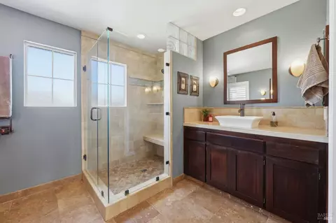 Bath - 1384 Birdie Dr, Windsor, CA 95492 photo 3 of 7