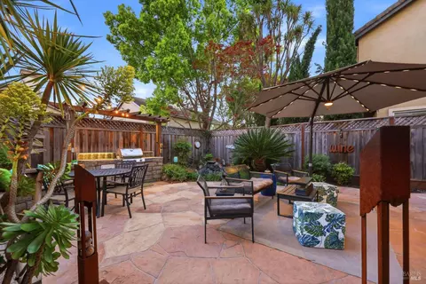 Exterior - 1384 Birdie Dr, Windsor, CA 95492 photo 17 of 33