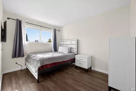 Bedroom - 9865 Sunray Pl, Windsor, CA 95492 photo 3 of 3