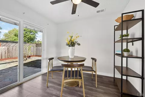 Dining - 9865 Sunray Pl, Windsor, CA 95492 photo 1 of 1