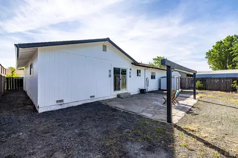 Exterior - 9865 Sunray Pl, Windsor, CA 95492 photo 5 of 7