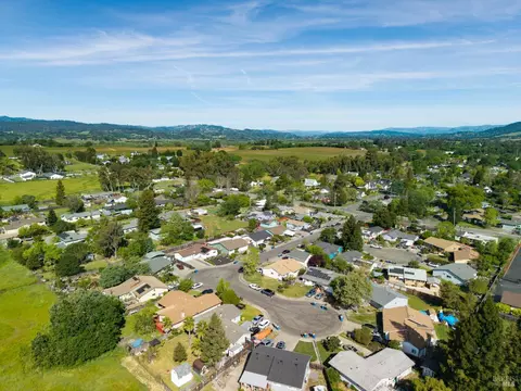 View/Area - 9865 Sunray Pl, Windsor, CA 95492 photo 5 of 6