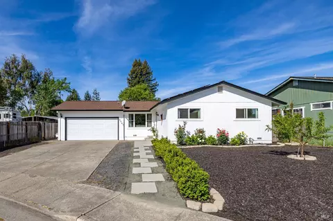 9865 Sunray Pl, Windsor, CA 95492