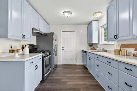Kitchen - 9865 Sunray Pl, Windsor, CA 95492 photo 2 of 4