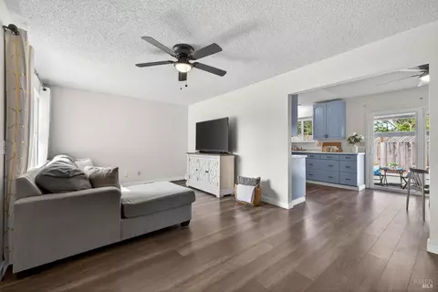 Living - 9865 Sunray Pl, Windsor, CA 95492 photo 1 of 3