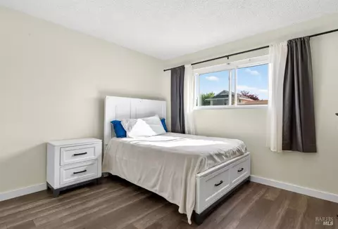 Bedroom - 9865 Sunray Pl, Windsor, CA 95492 photo 2 of 3