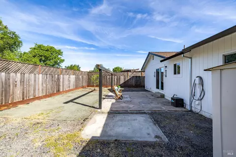 Exterior - 9865 Sunray Pl, Windsor, CA 95492 photo 7 of 7
