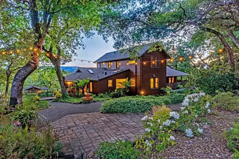 10601 Slattery Rd, Glen Ellen, CA 95442