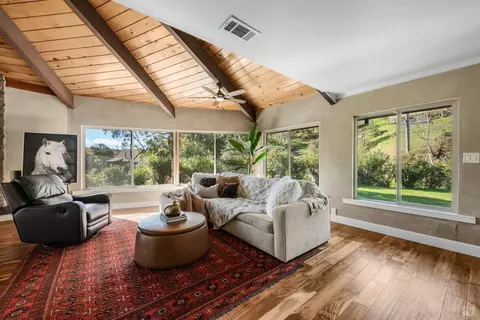 188 Country Club Ln, Napa, CA 94558