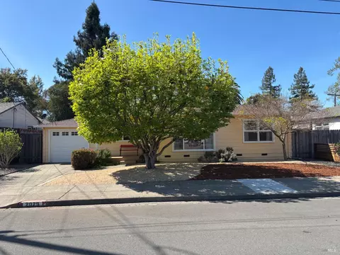 2029 Albany Dr, Santa Rosa, CA 95401