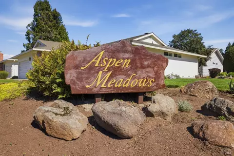 43 Aspen Meadows Cir, Santa Rosa, CA 95409