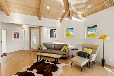 Living - 23121 Vineyard Rd, Geyserville, CA 95441 photo 1 of 3