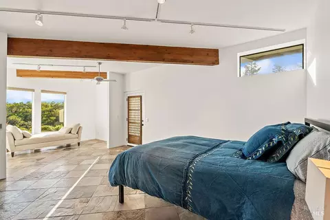 Bedroom - 23121 Vineyard Rd, Geyserville, CA 95441 photo 2 of 3